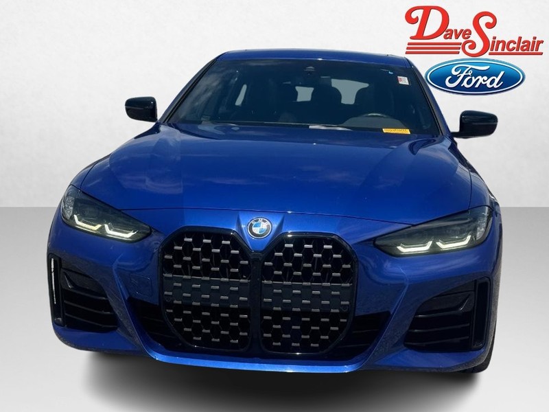 BMW 4 Series Vehicle Full-screen Gallery Image 02
