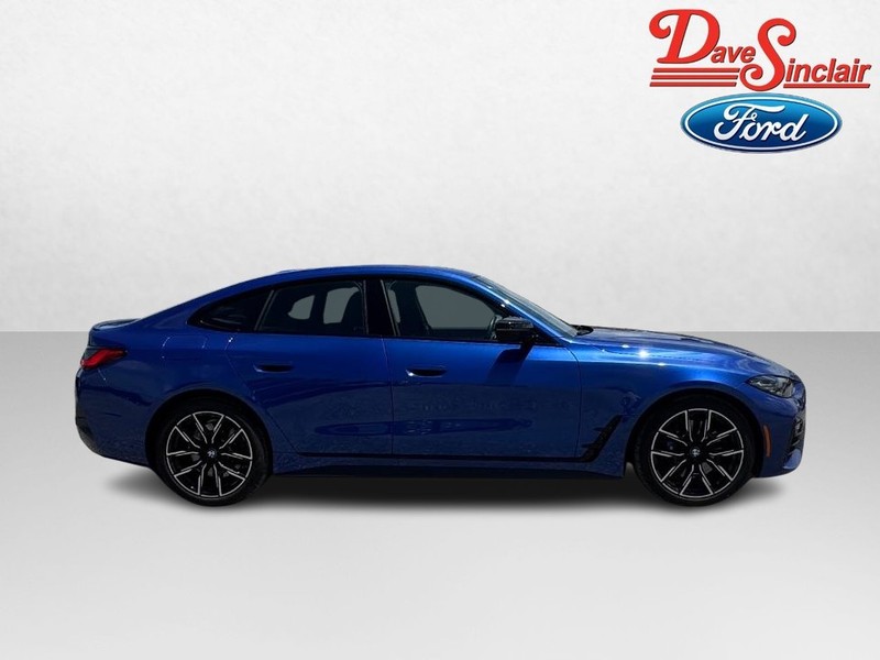 BMW 4 Series Vehicle Full-screen Gallery Image 05