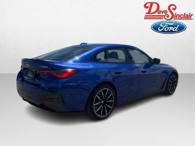 BMW 4 Series Vehicle Full-screen Gallery Image 07