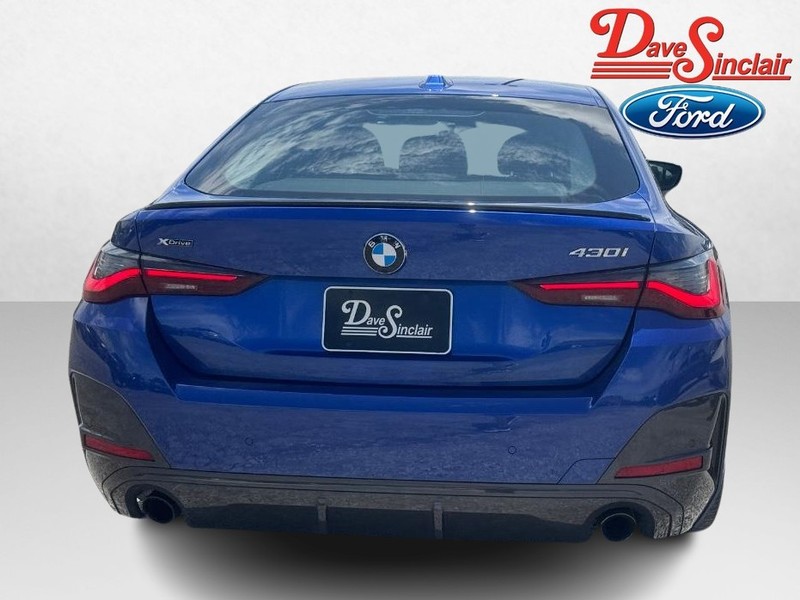 BMW 4 Series Vehicle Full-screen Gallery Image 08