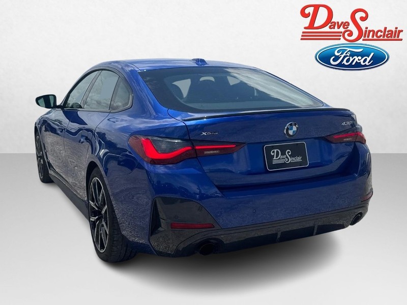 BMW 4 Series Vehicle Full-screen Gallery Image 09