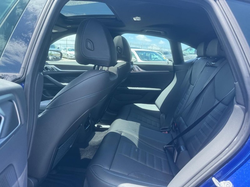 BMW 4 Series Vehicle Full-screen Gallery Image 12