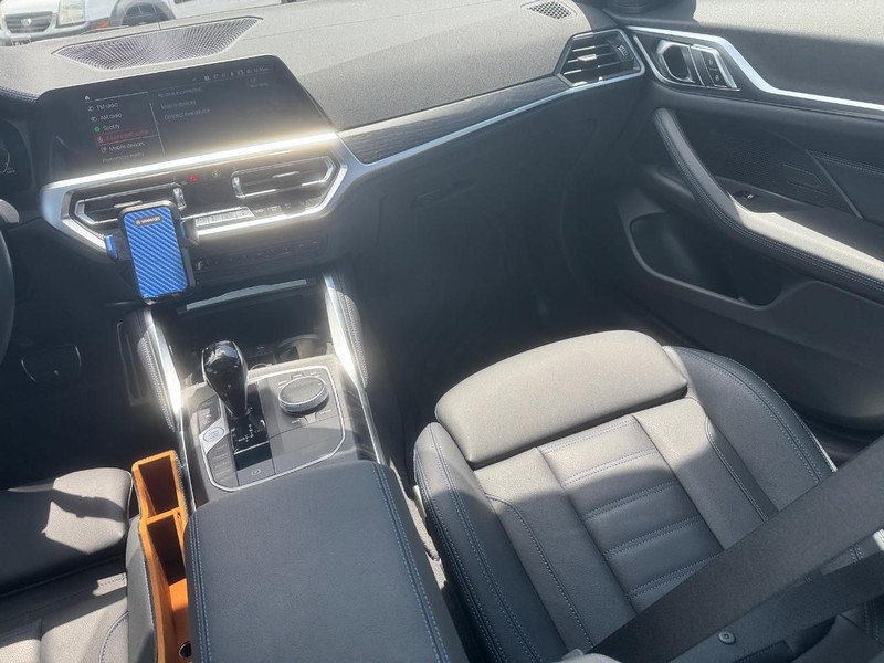 BMW 4 Series Vehicle Full-screen Gallery Image 17