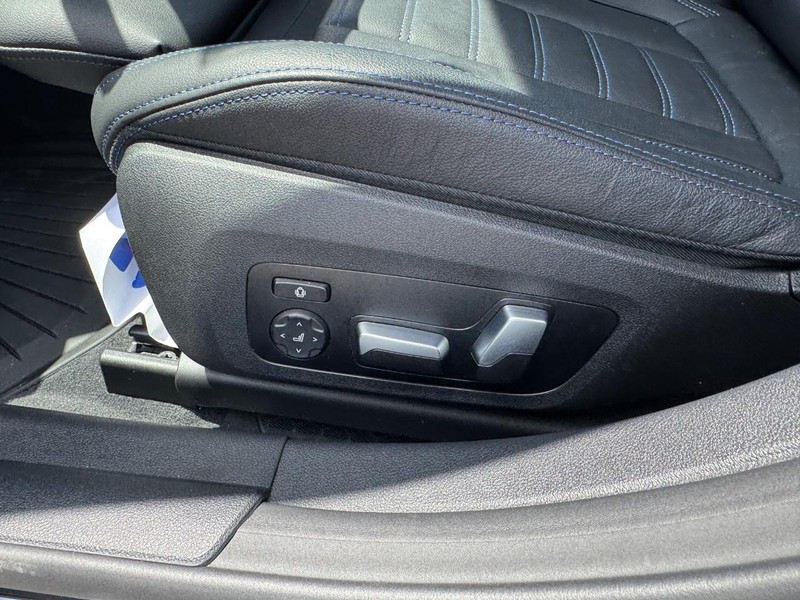 BMW 4 Series Vehicle Full-screen Gallery Image 18