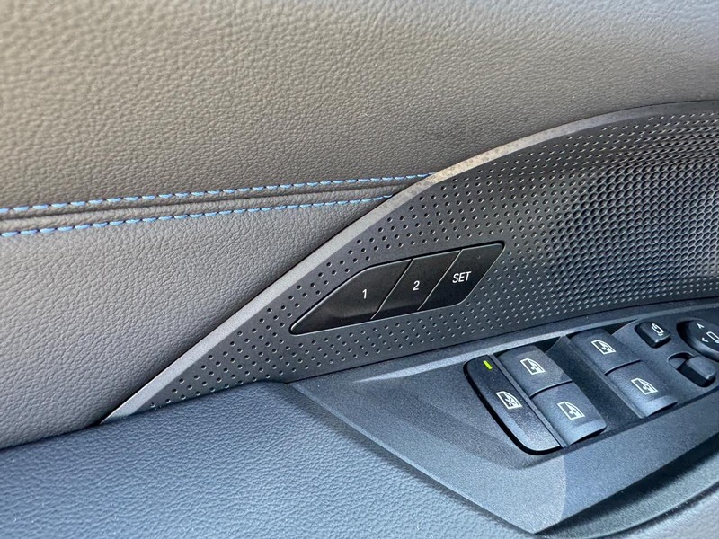 BMW 4 Series Vehicle Full-screen Gallery Image 20