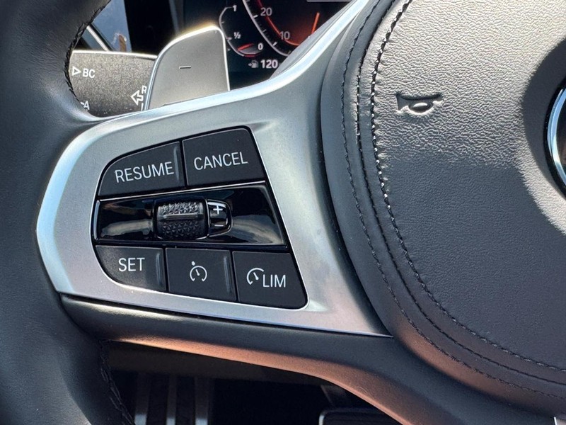 BMW 4 Series Vehicle Full-screen Gallery Image 22