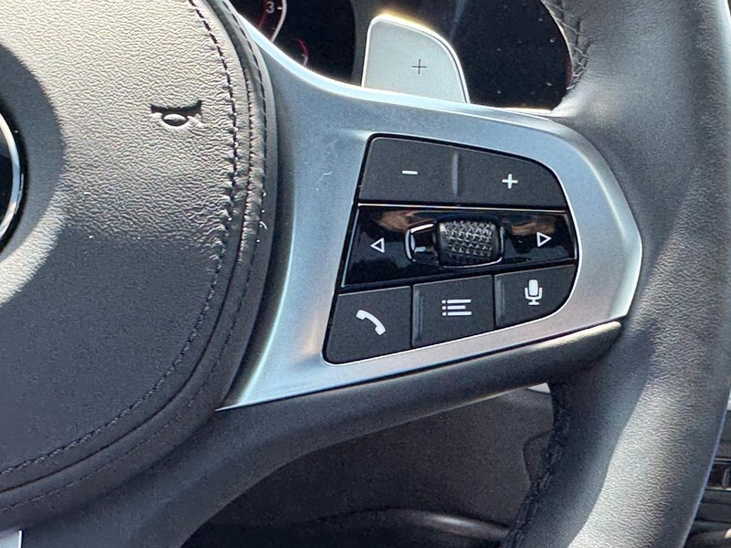 BMW 4 Series Vehicle Full-screen Gallery Image 23