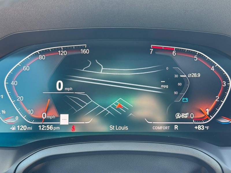 BMW 4 Series Vehicle Full-screen Gallery Image 25