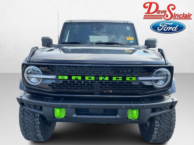 Ford Bronco Vehicle Full-screen Gallery Image 02
