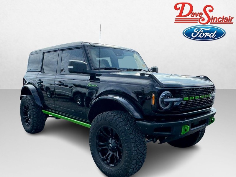 Ford Bronco Vehicle Full-screen Gallery Image 04