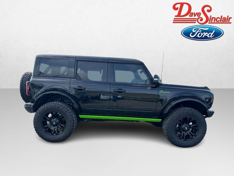 Ford Bronco Vehicle Full-screen Gallery Image 05