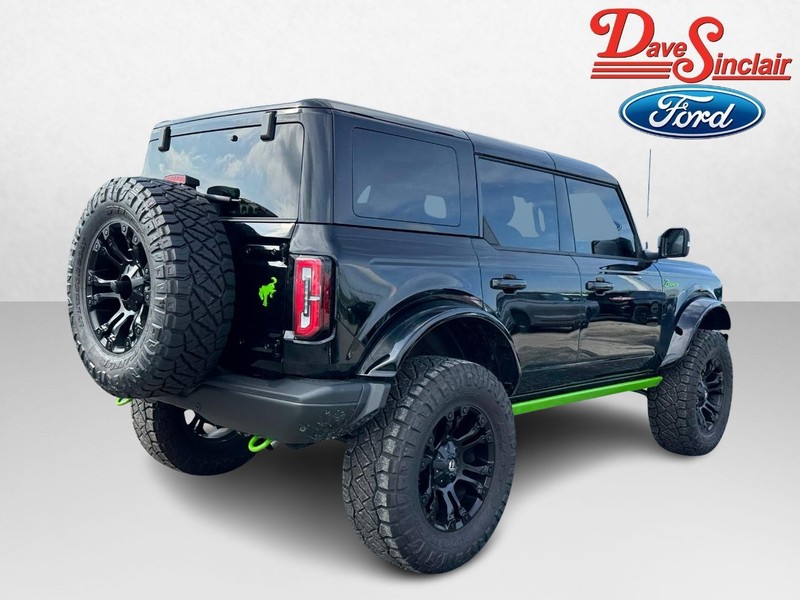 Ford Bronco Vehicle Full-screen Gallery Image 07