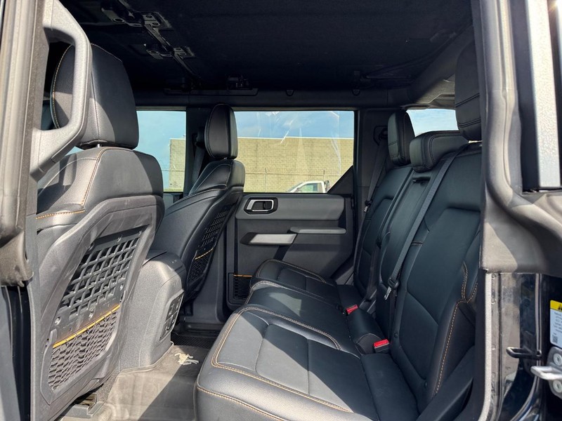Ford Bronco Vehicle Full-screen Gallery Image 12