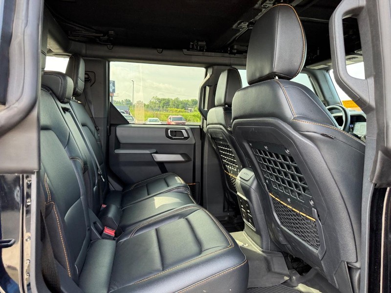 Ford Bronco Vehicle Full-screen Gallery Image 13