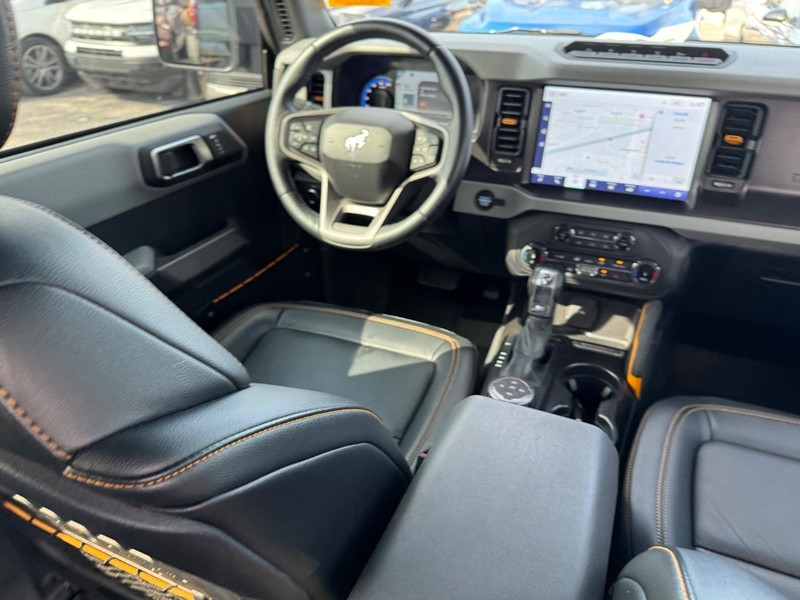 Ford Bronco Vehicle Full-screen Gallery Image 14