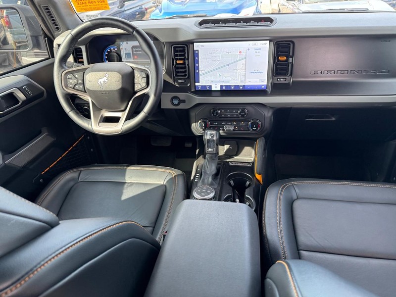 Ford Bronco Vehicle Full-screen Gallery Image 15