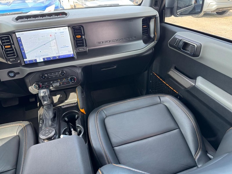 Ford Bronco Vehicle Full-screen Gallery Image 16