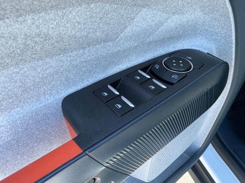 Ford Maverick Vehicle Full-screen Gallery Image 18