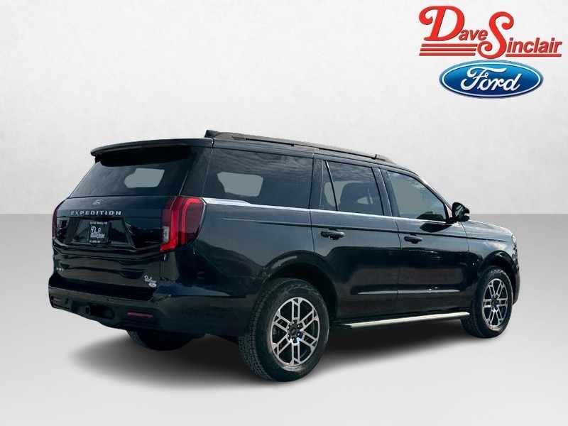 Ford Expedition Vehicle Full-screen Gallery Image 07