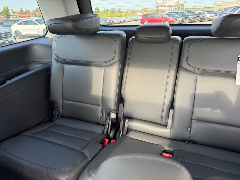 Ford Expedition Vehicle Full-screen Gallery Image 15