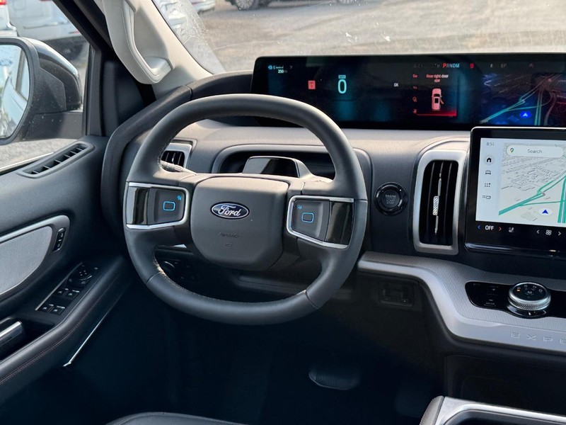 Ford Expedition Vehicle Full-screen Gallery Image 18