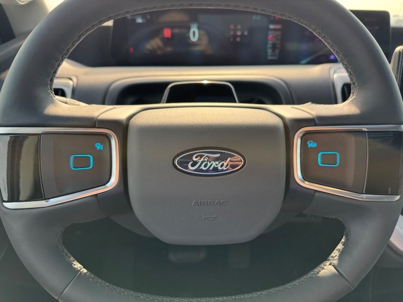 Ford Expedition Vehicle Full-screen Gallery Image 23