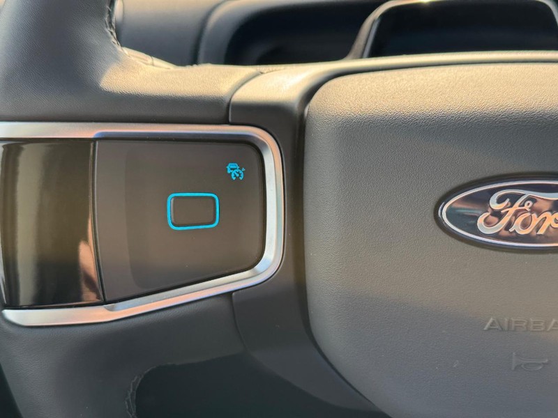 Ford Expedition Vehicle Full-screen Gallery Image 24
