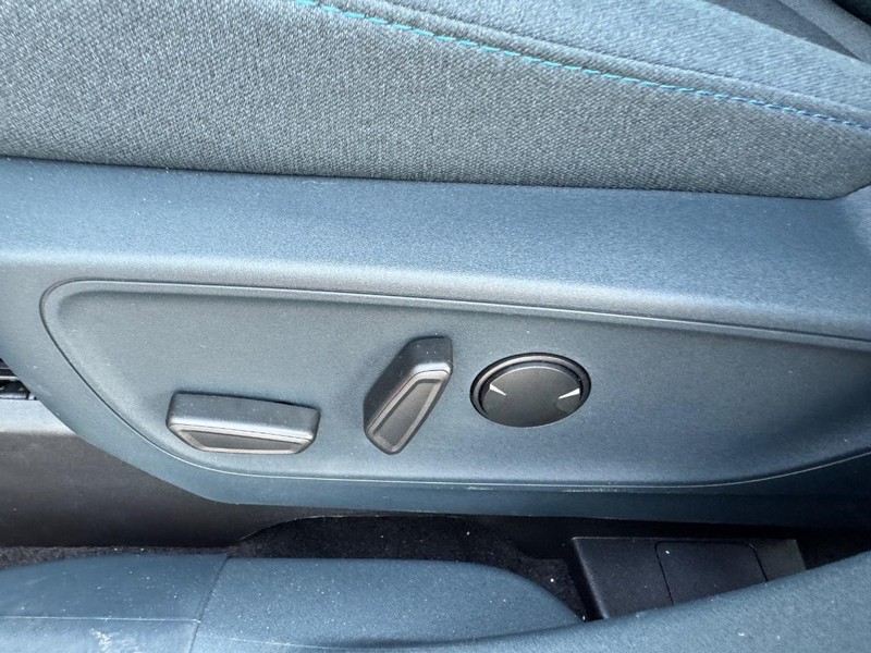 Ford Maverick Vehicle Full-screen Gallery Image 18