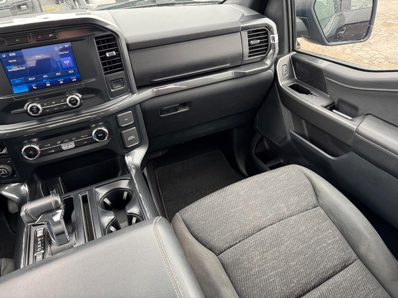 Ford F-150 Vehicle Full-screen Gallery Image 16