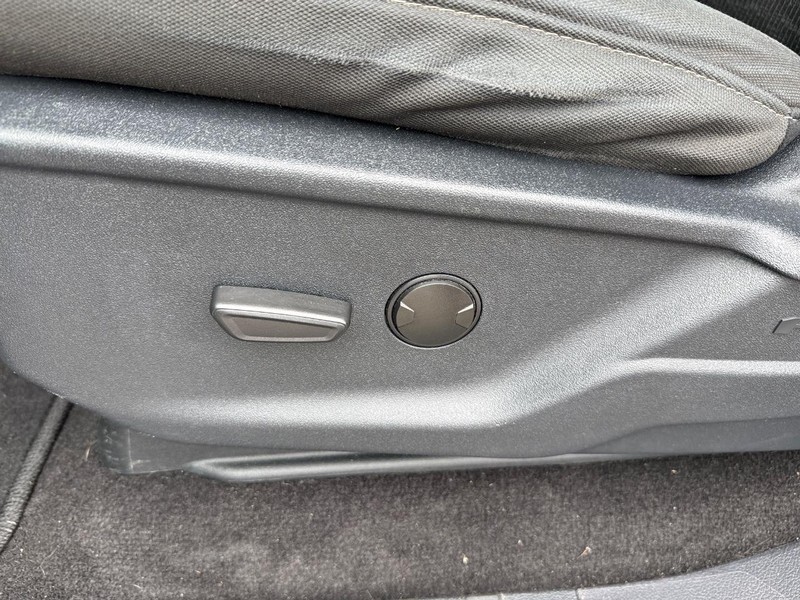 Ford F-150 Vehicle Full-screen Gallery Image 17