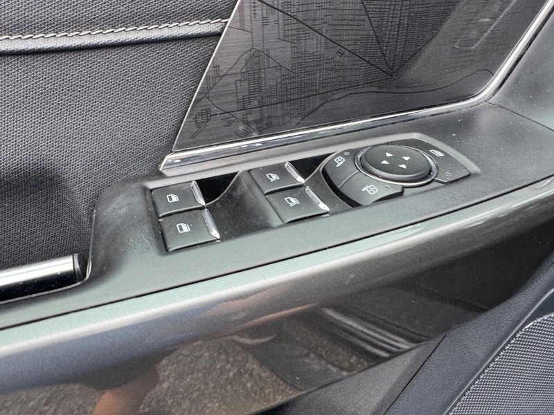 Ford F-150 Vehicle Full-screen Gallery Image 18