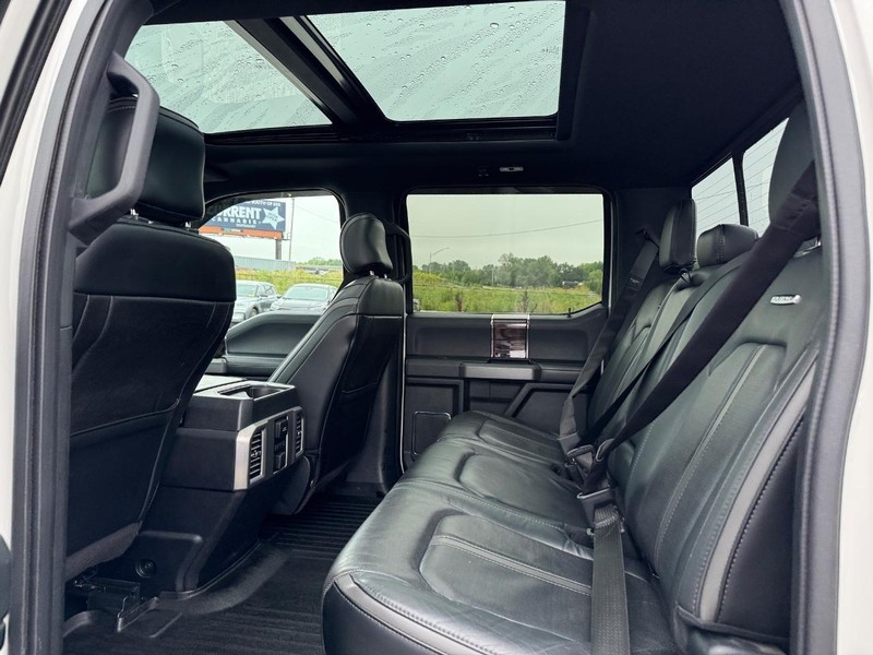 Ford F-150 Vehicle Full-screen Gallery Image 12