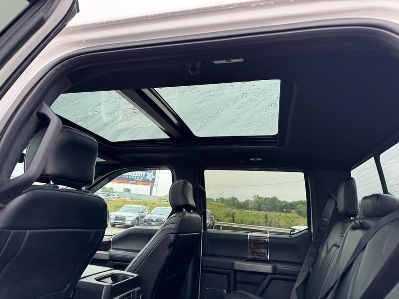 Ford F-150 Vehicle Full-screen Gallery Image 13