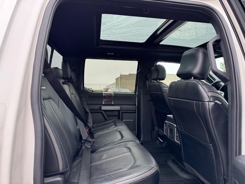 Ford F-150 Vehicle Full-screen Gallery Image 14