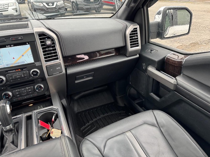 Ford F-150 Vehicle Full-screen Gallery Image 17