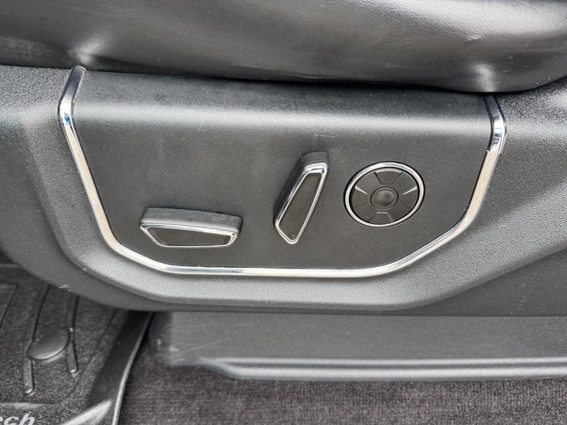 Ford F-150 Vehicle Full-screen Gallery Image 18