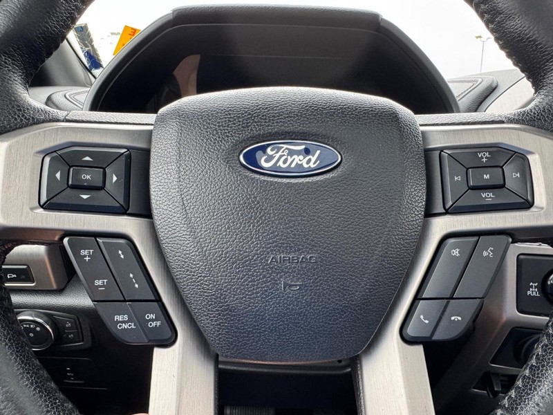 Ford F-150 Vehicle Full-screen Gallery Image 21