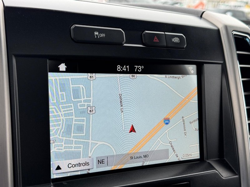 Ford F-150 Vehicle Full-screen Gallery Image 24