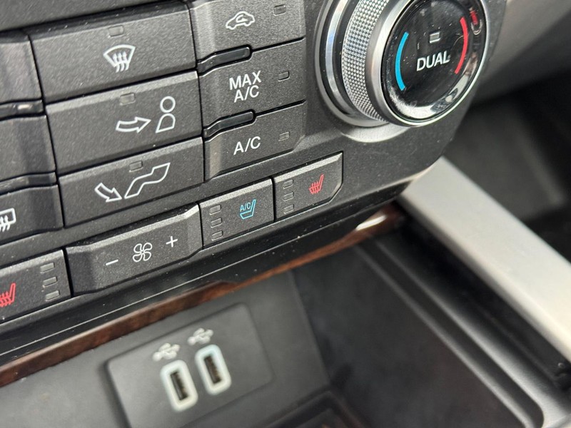 Ford F-150 Vehicle Full-screen Gallery Image 25