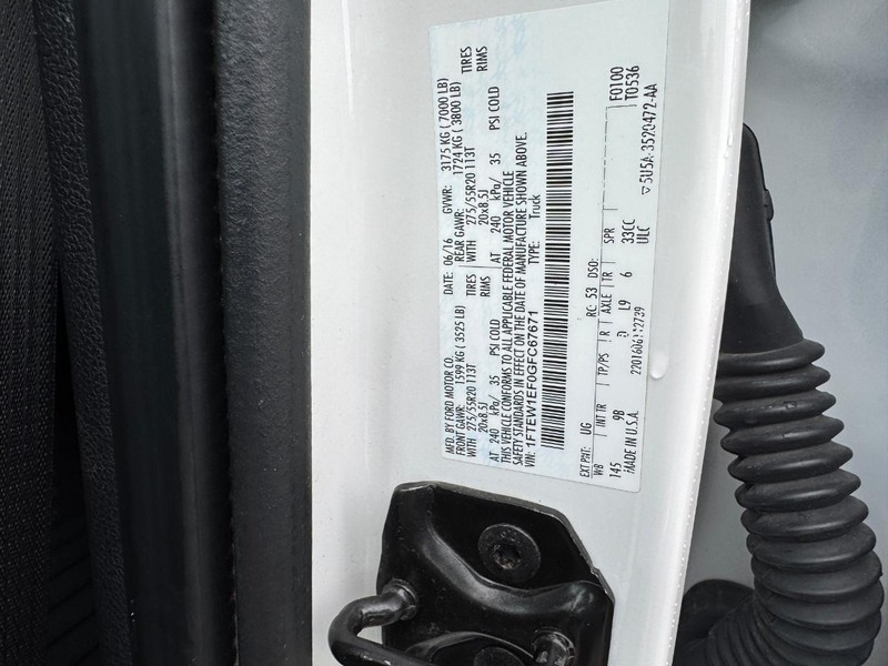 Ford F-150 Vehicle Full-screen Gallery Image 29