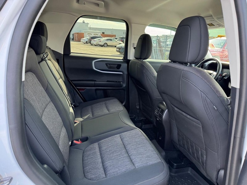 Ford Bronco Sport Vehicle Full-screen Gallery Image 13