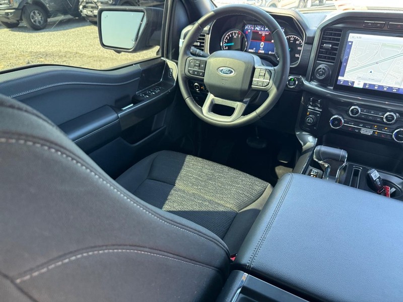Ford F-150 Vehicle Full-screen Gallery Image 14