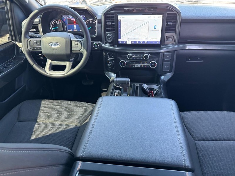 Ford F-150 Vehicle Full-screen Gallery Image 15
