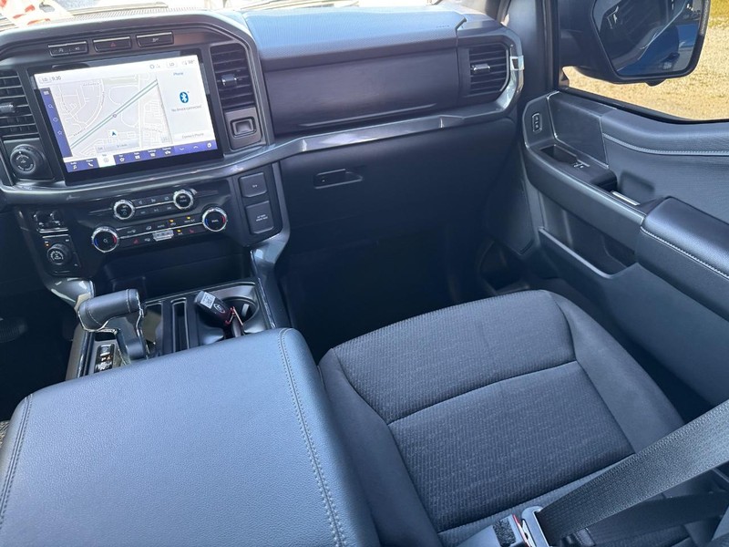 Ford F-150 Vehicle Full-screen Gallery Image 16