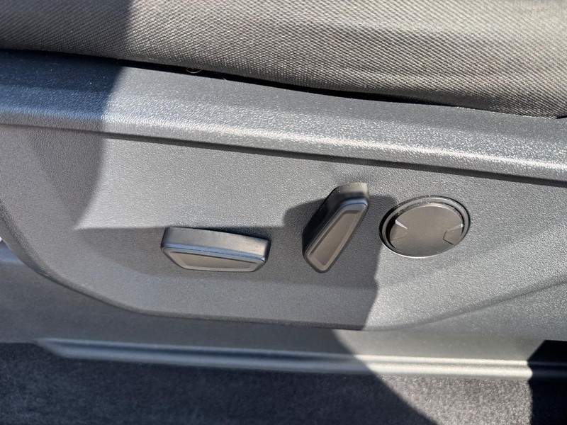 Ford F-150 Vehicle Full-screen Gallery Image 17