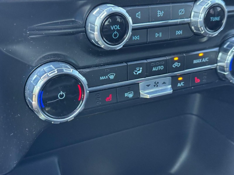 Ford F-150 Vehicle Full-screen Gallery Image 23