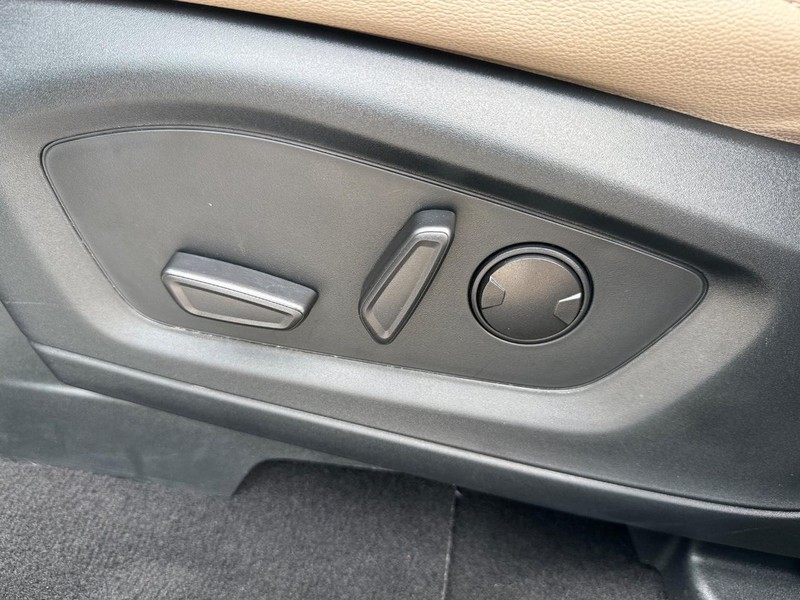 Ford Explorer Vehicle Full-screen Gallery Image 19