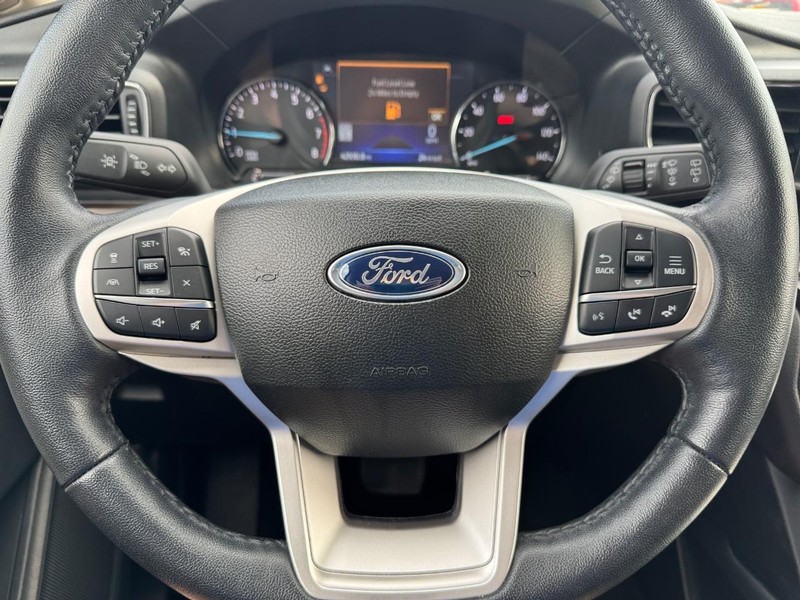 Ford Explorer Vehicle Full-screen Gallery Image 21