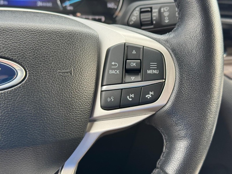Ford Explorer Vehicle Full-screen Gallery Image 23