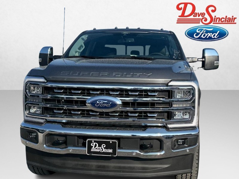 Ford Super Duty F-250 SRW Vehicle Full-screen Gallery Image 02